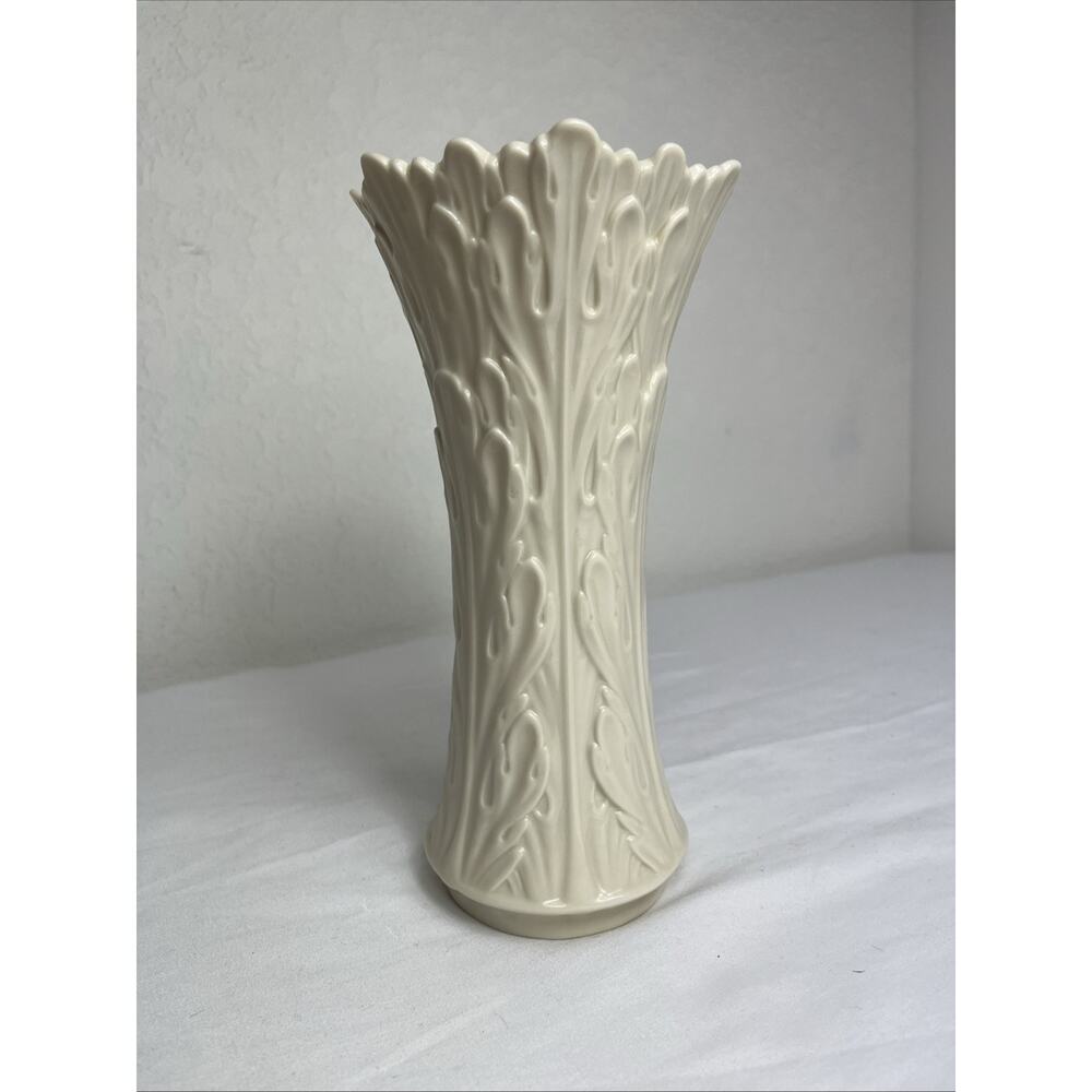 Lenox Woodland Ivory Vase Made in USA porcelain, Embossed acanthus leaf